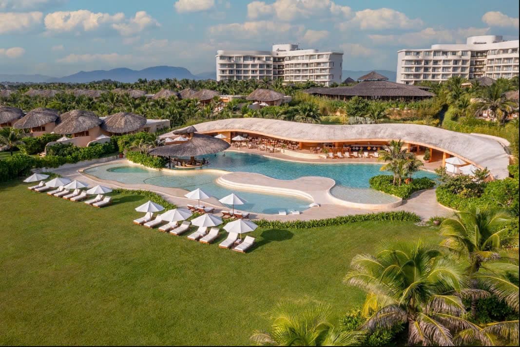 ANA MANDARA CAM RANH REVIEW: WHAT MAKES THIS LUXURY SEASIDE RESORT STAND OUT?