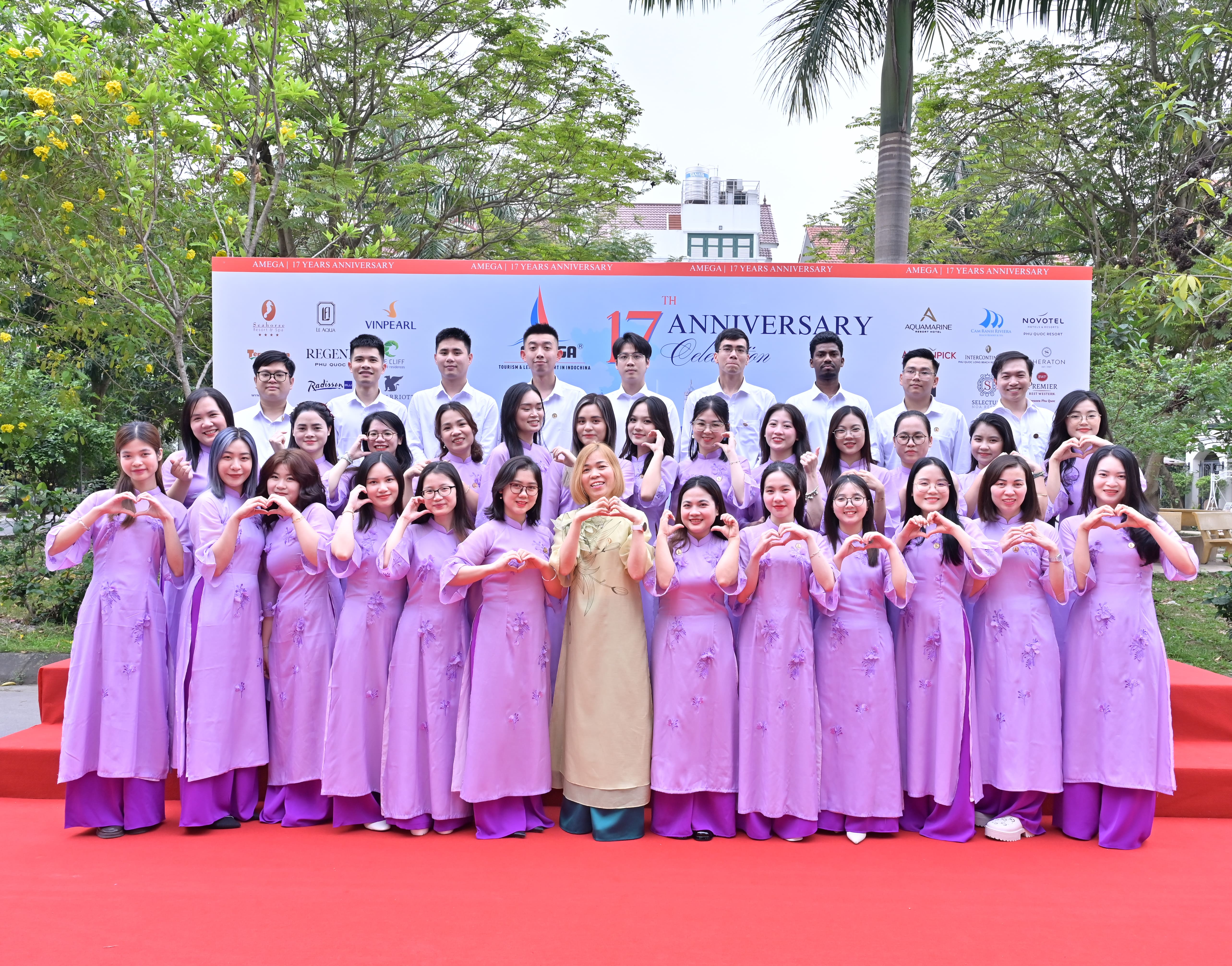 Kỉ niệm thành lập Amega Travel 17 năm