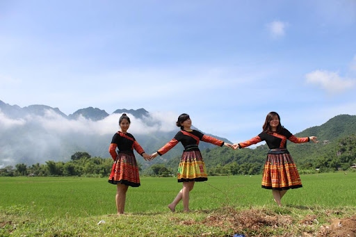 Tour Mai Châu Hòa Bình 2N1D - Thăm Bản Lác, Khám Phá Hang Chiều